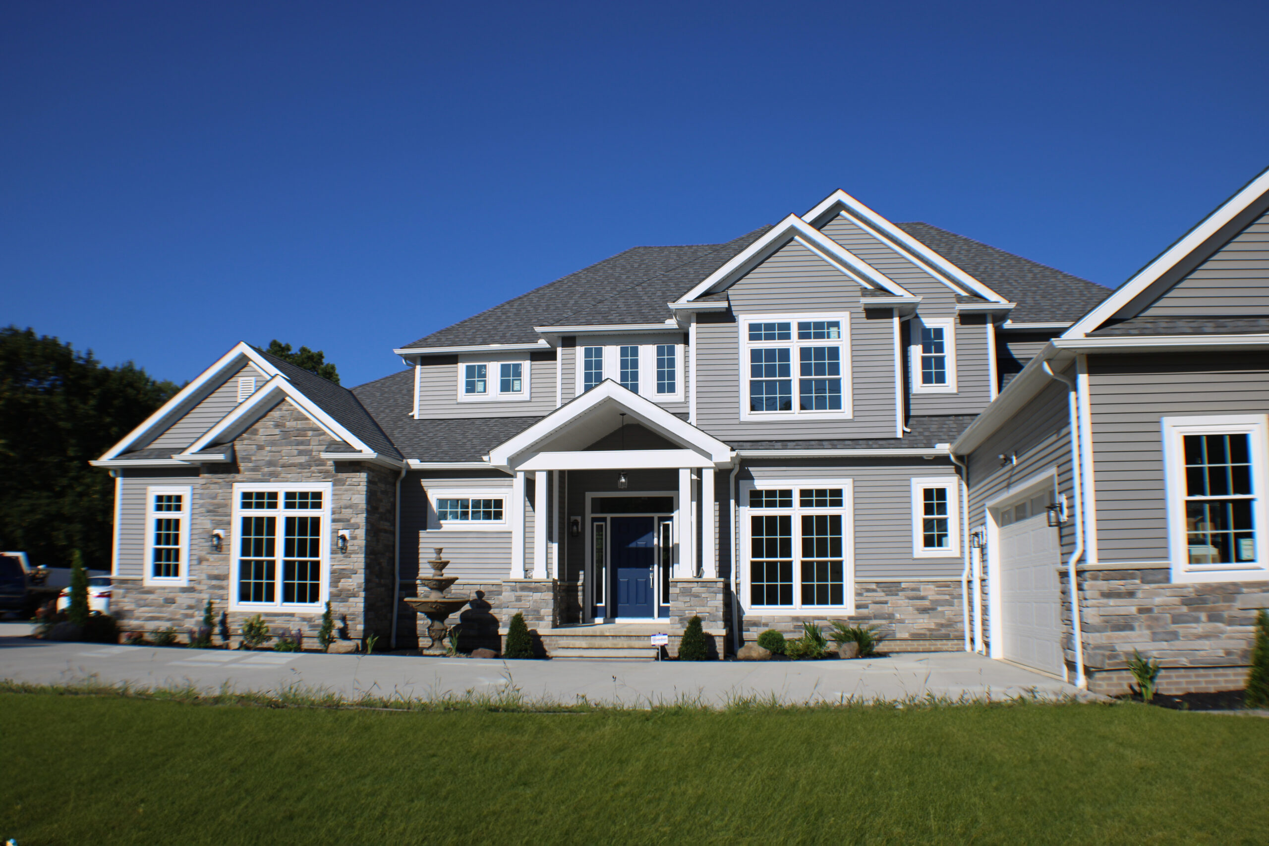 Independence, Ohio This completed single-family custom home was thoughtfully designed and built from the ground up, delivering a personalized living space tailored to the homeowner’s vision, executed through full preconstruction and construction management services.
